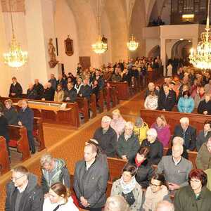 Blick in die volle Kirche